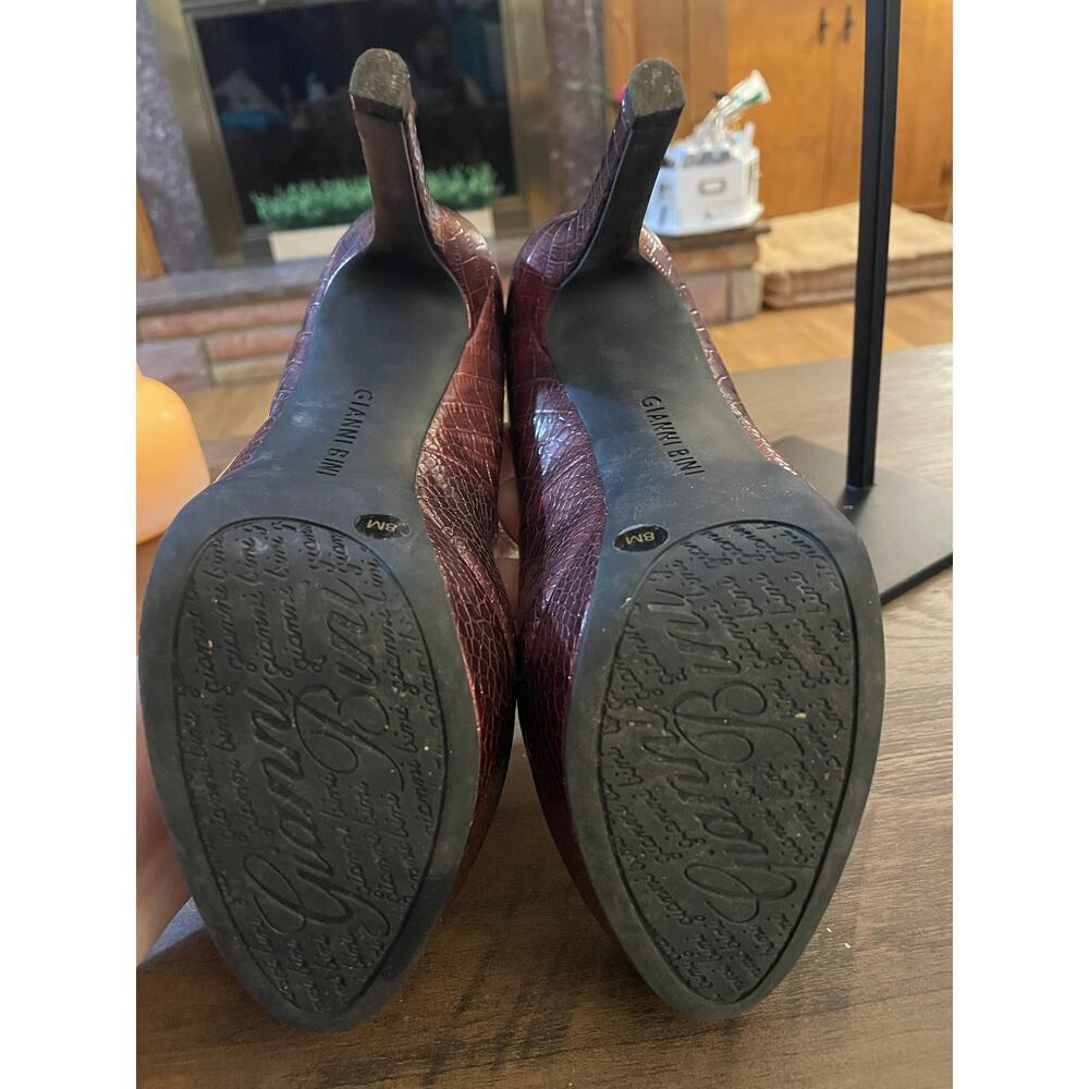 6/$25 Gianni Bini Ruby Red Crocodile Platform Heels - Picture 4 of 6